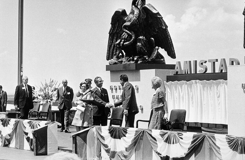 File:Gustavo-Diaz-Ordaz-and-Richard-Nixon-Amistad-Dam-1969.jpg