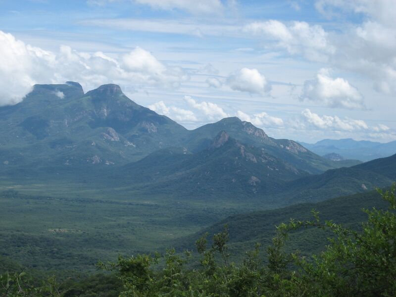 File:Angola-lubango-namibe-landscape.jpg