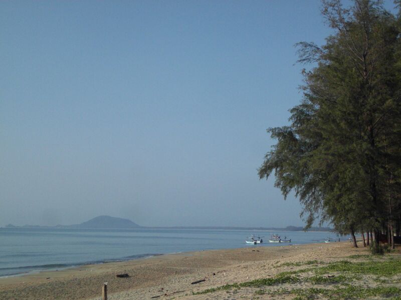 File:Bang-Saphan-Thong-Chai-Bang-Saphan-District-Prachuap-Khiri-Khan-Thailand-panoramio.jpg