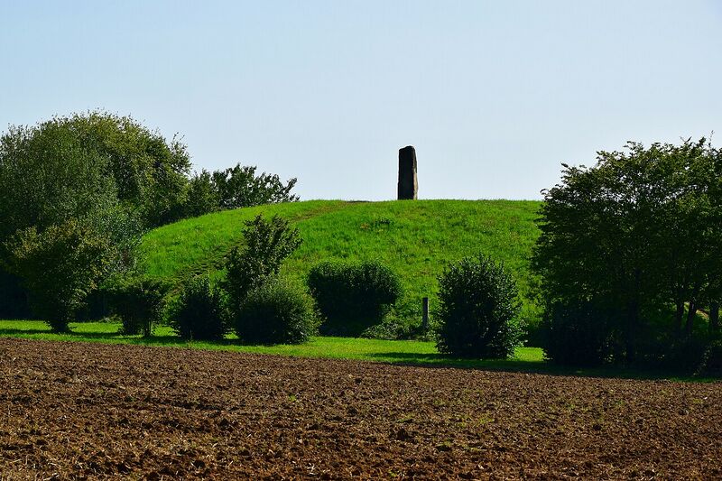 File:Hochdorf-chieftains-grave-mound-Eberdingen.jpg